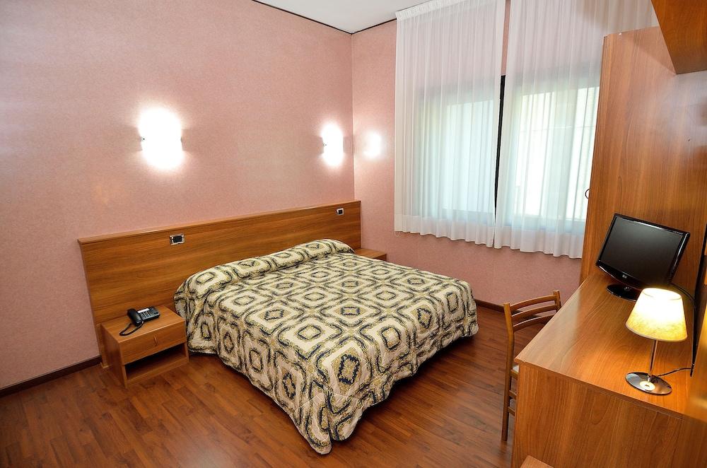 Nuova Hotel 3*